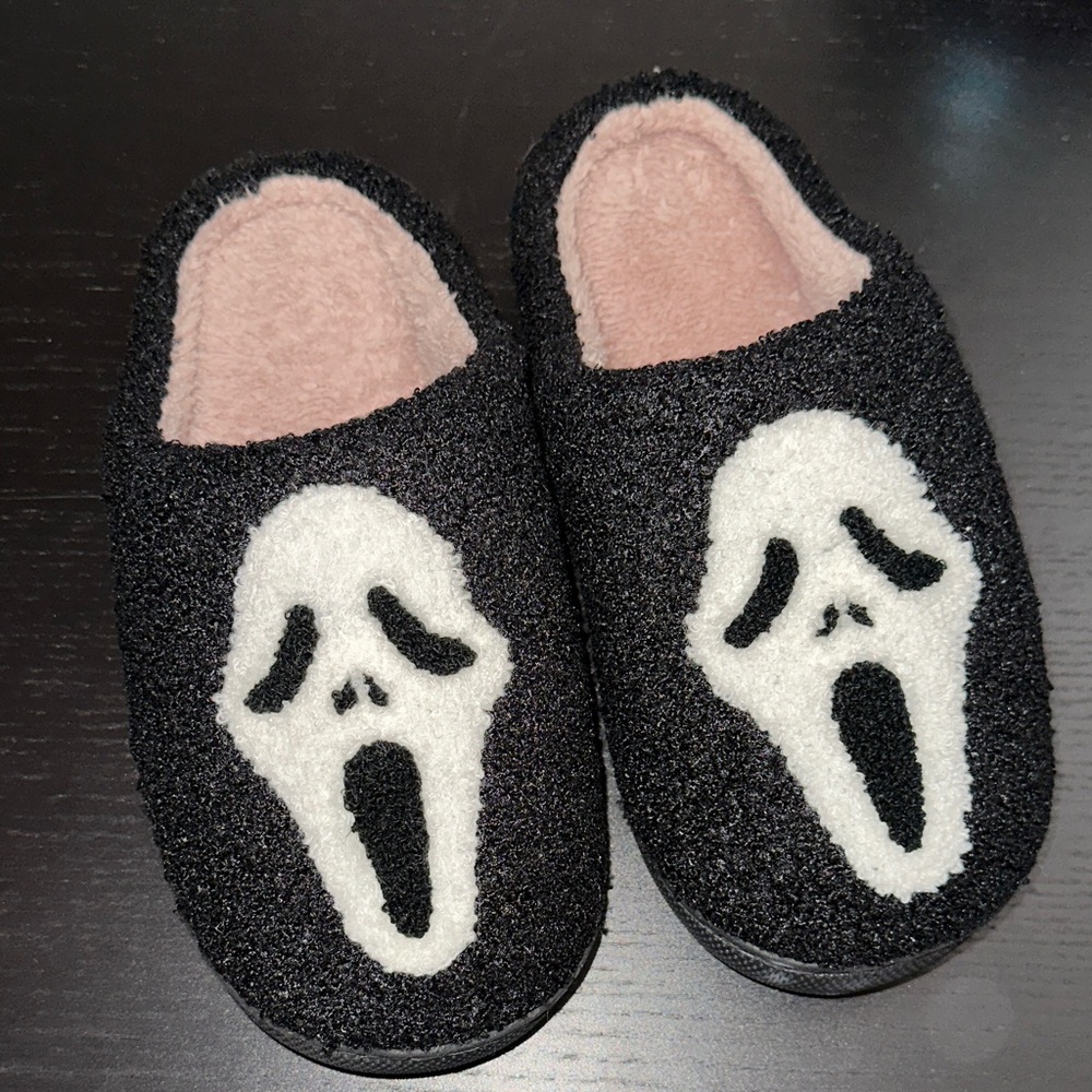Black and White Scream Face Slippers